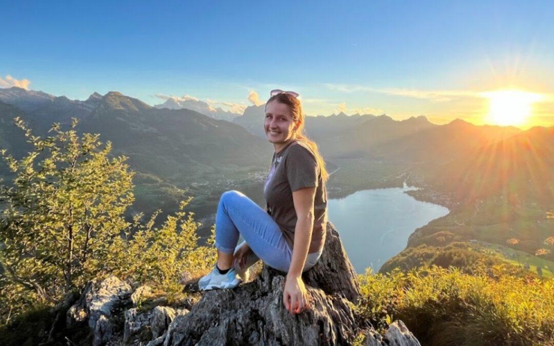 Krankenschwester Femke bei ihrem Umzug von Friesland in die Schweizer Berge
